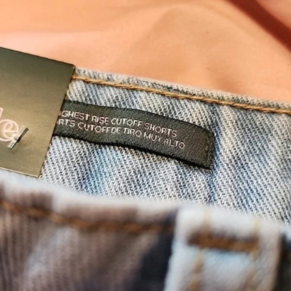 NWT Wild Fable Highest Rise Cutoff Jean Booty Shorts Distressed Cute - Picture 3 of 5